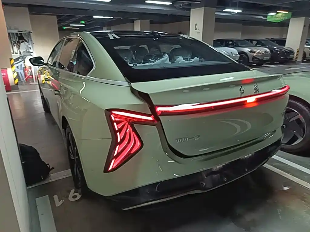 Hongqi EH7 2025 690