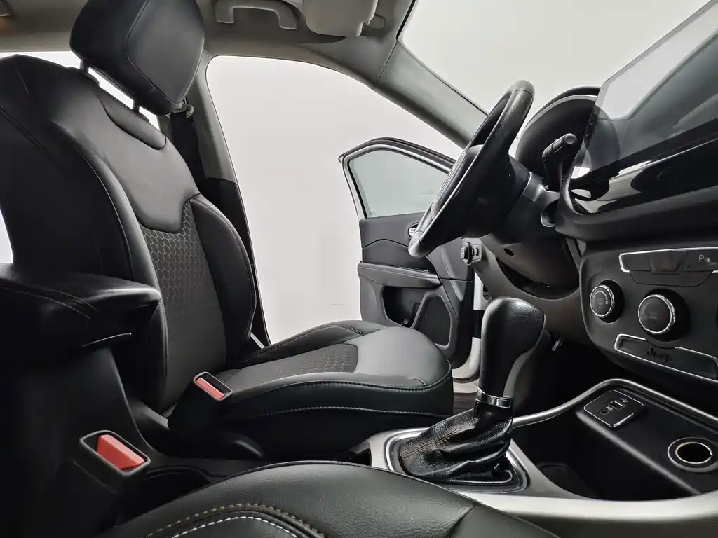 Jeep Compass — миниатюра 14