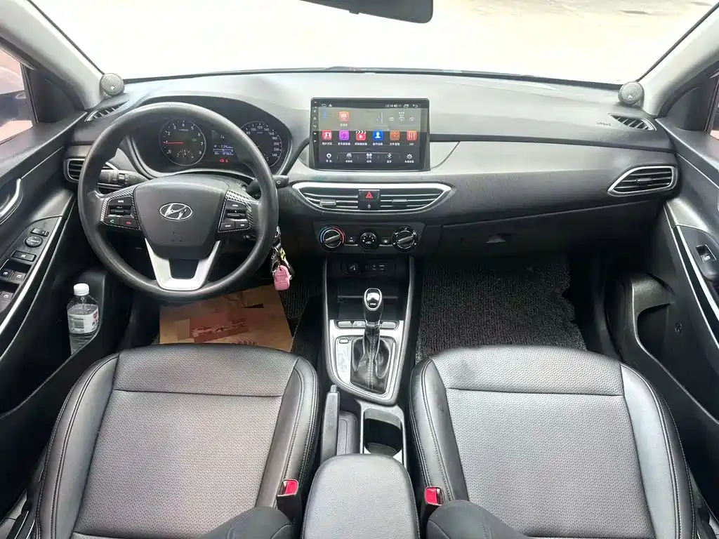 Hyundai Elantra — миниатюра 9