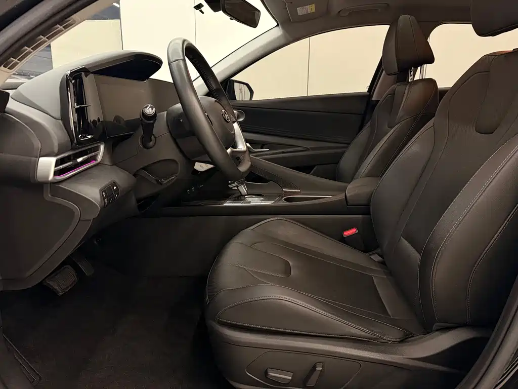 Hyundai Elantra 2022 1.5L CVT LUX Luxury