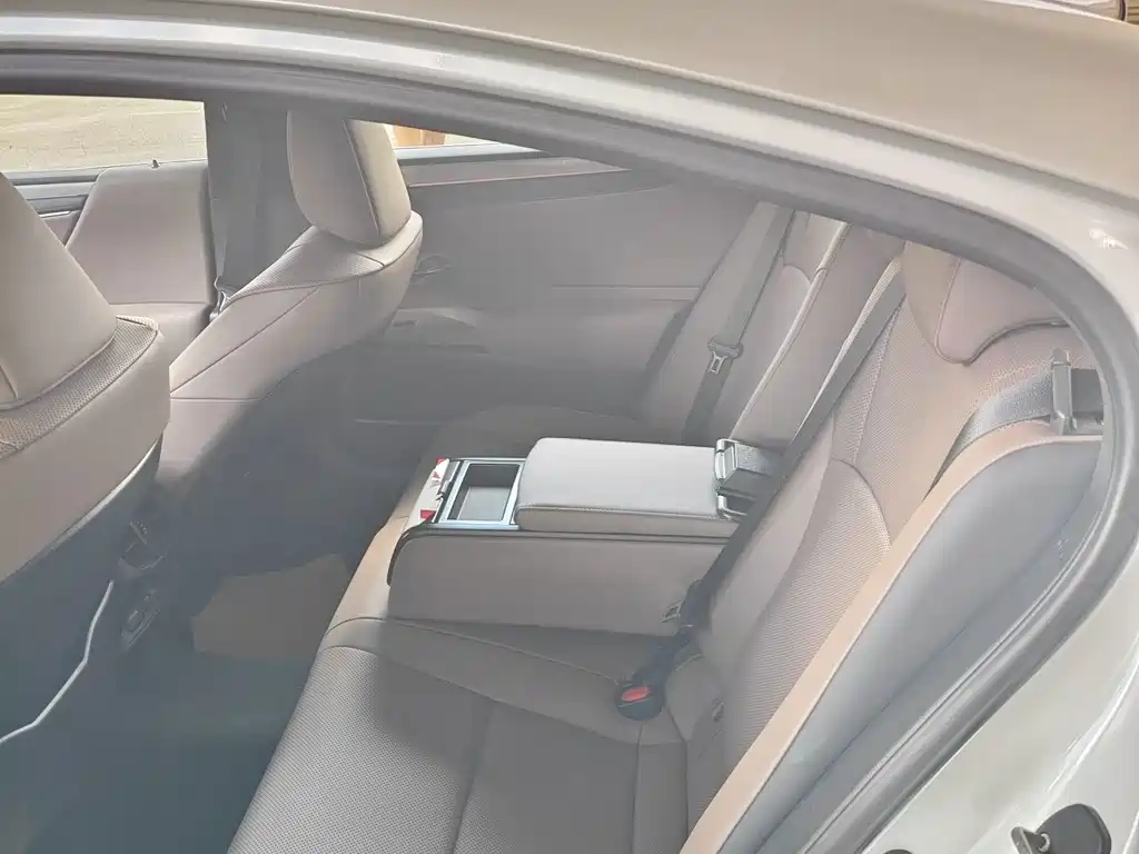 Lexus ES — миниатюра 5