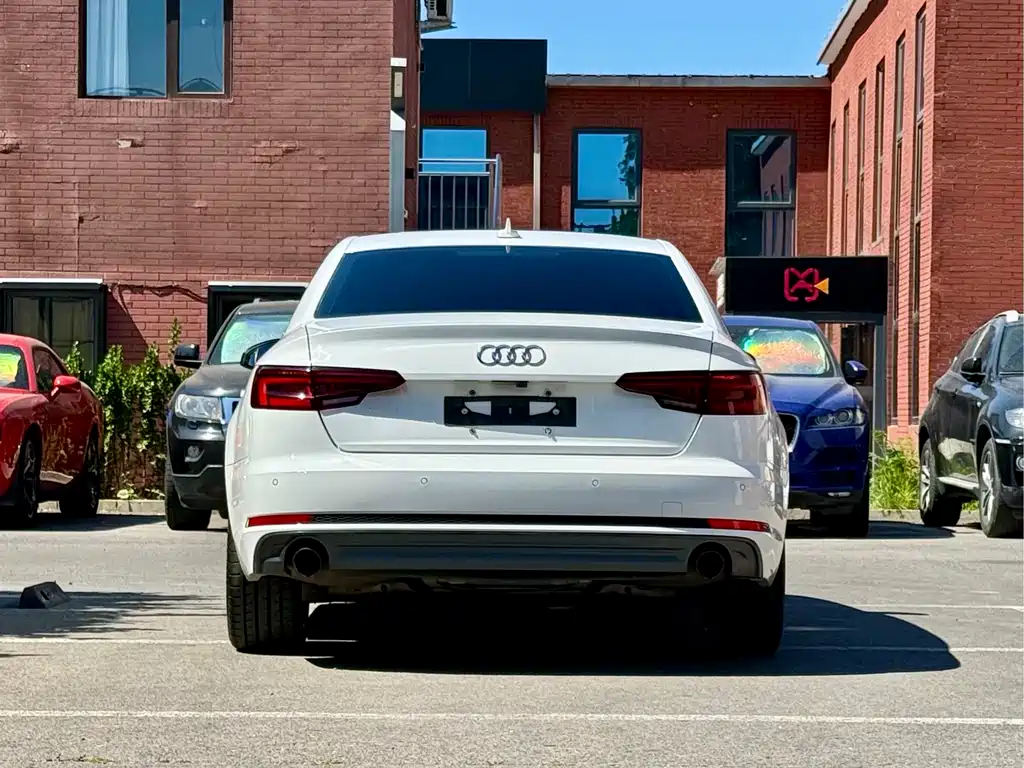 Audi A4L 2018 30 45 TFSI quattro Sport