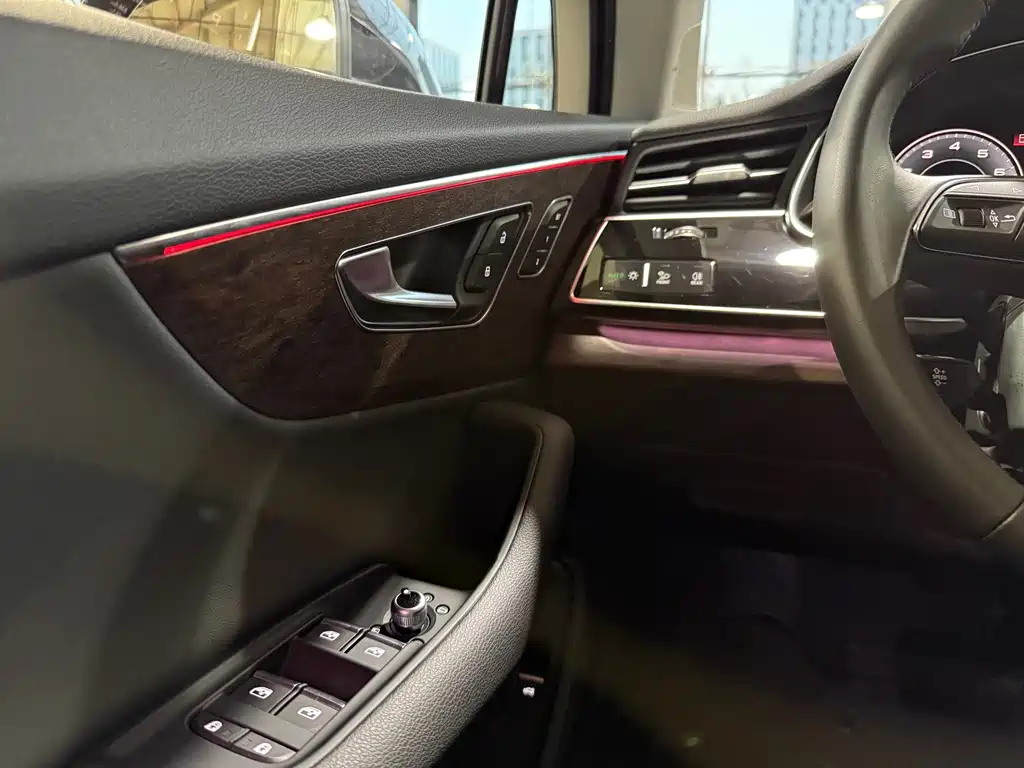 Audi Q7 — миниатюра 14