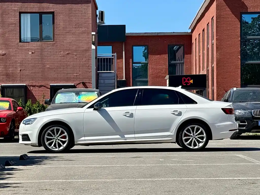 Audi A4L 2018 30 45 TFSI quattro Sport