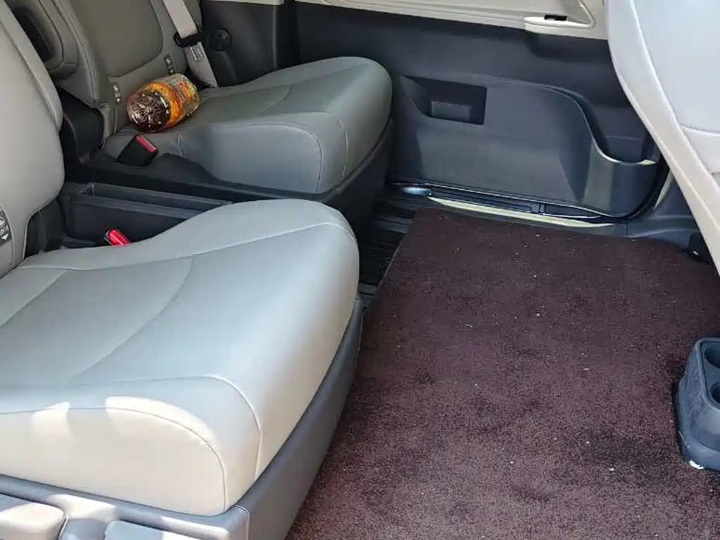 Toyota Granvia — миниатюра 7