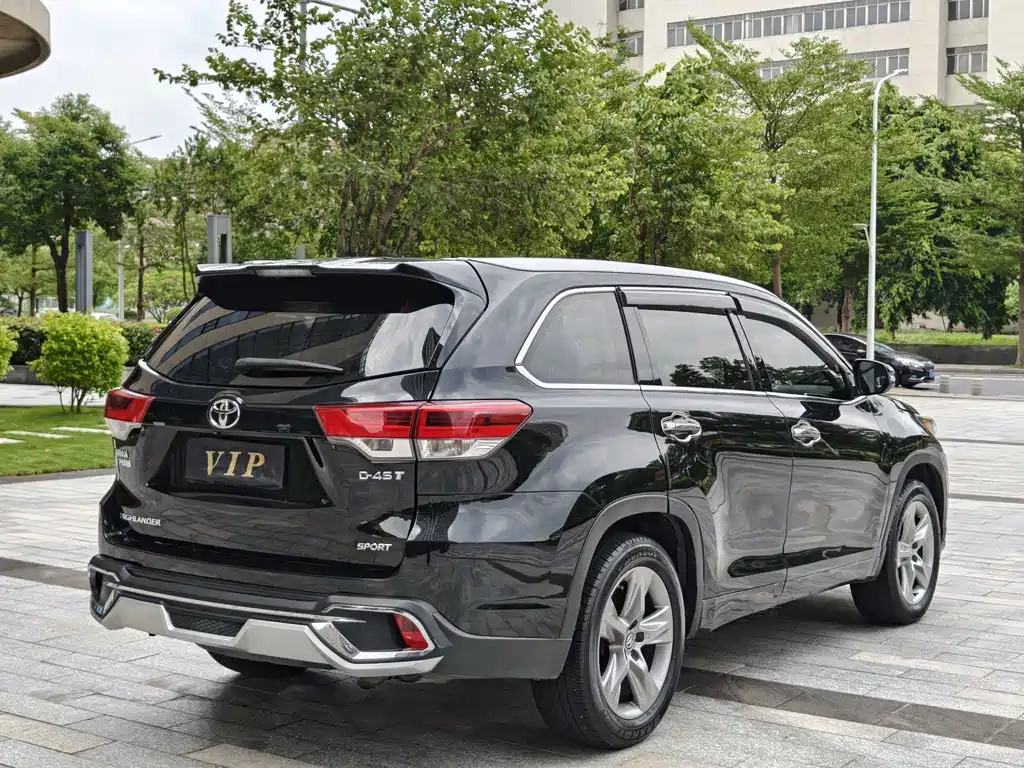 TOYOTA HIGHLANDER
