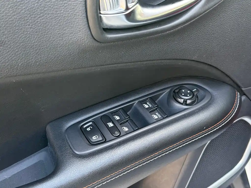 Jeep Compass — миниатюра 10