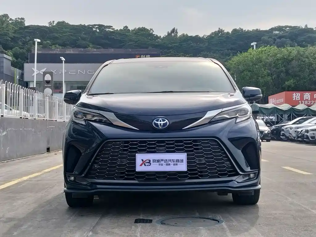 Toyota Granvia 2022 2.5L Flagship