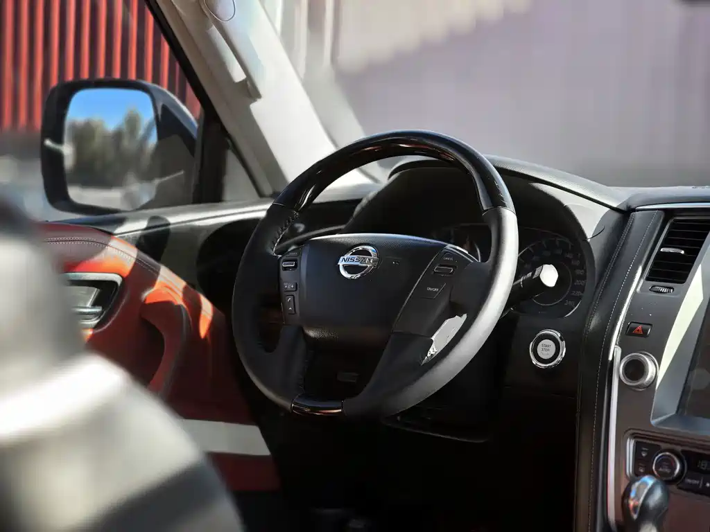 Nissan Patrol — миниатюра 9