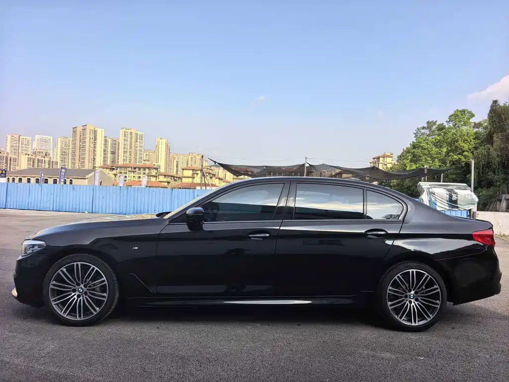 BMW 5 Series — миниатюра 12
