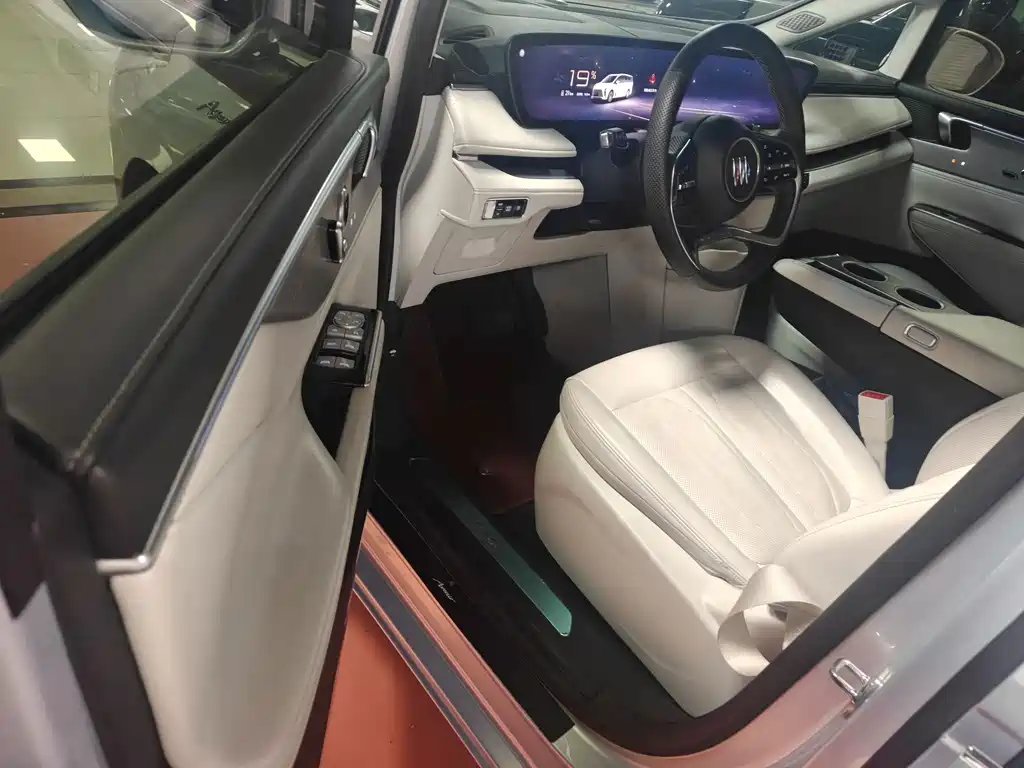 Buick GL8 Hybrid — миниатюра 3