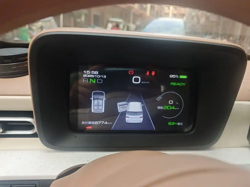 Wuling MINIEV — миниатюра 7