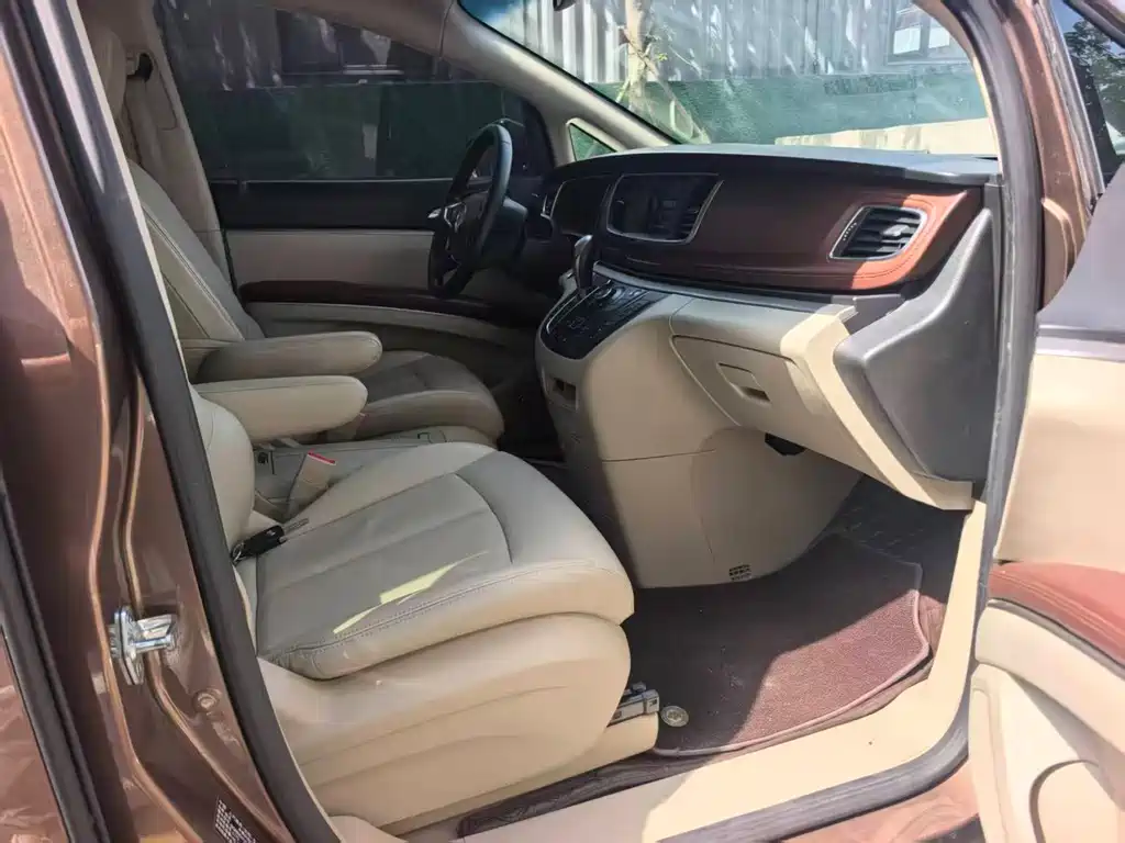 Buick GL8 — миниатюра 6