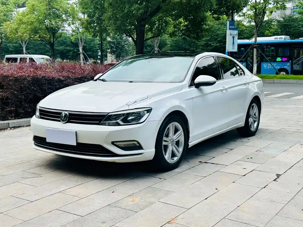 2016 Volkswagen Arteon - zdjęcie 1 z 18