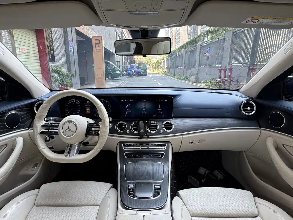 Mercedes-Benz E-Class — миниатюра 9