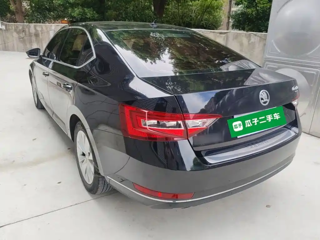 Skoda Superb — миниатюра 5