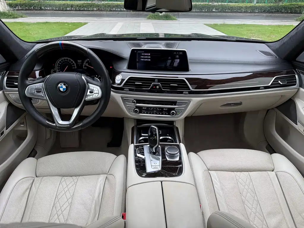 BMW 7 Series 7 2016 750Li xDrive мест