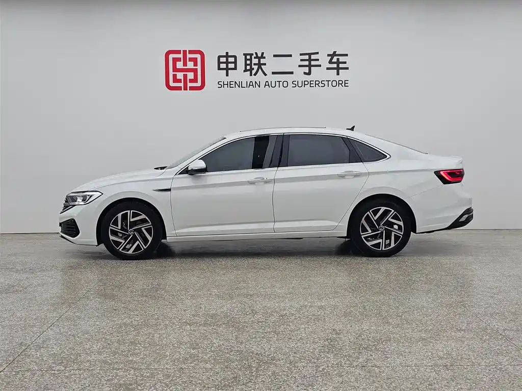 Volkswagen Sagitar 2025 300TSI DSG