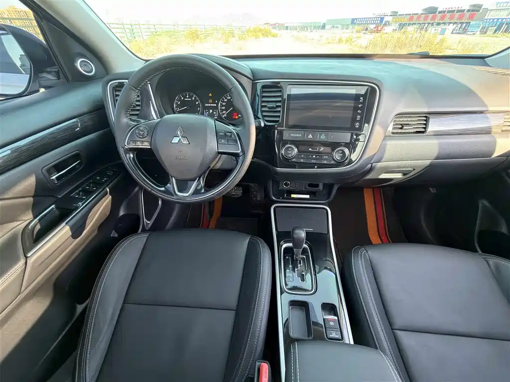 Mitsubishi Outlander — миниатюра 9