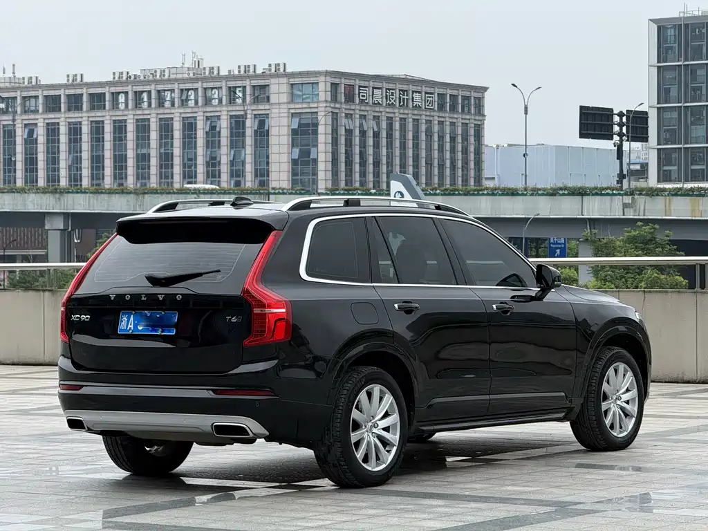 Volvo XC90 2018 T6 7 мест
