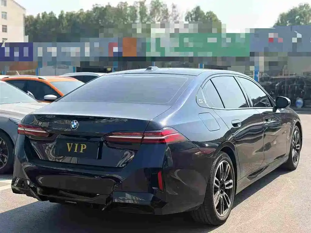 BMW 5 Series — миниатюра 9