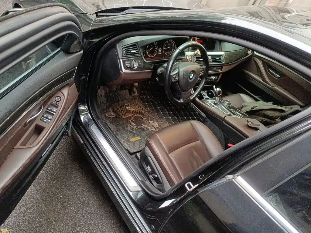 BMW 5 Series — миниатюра 12