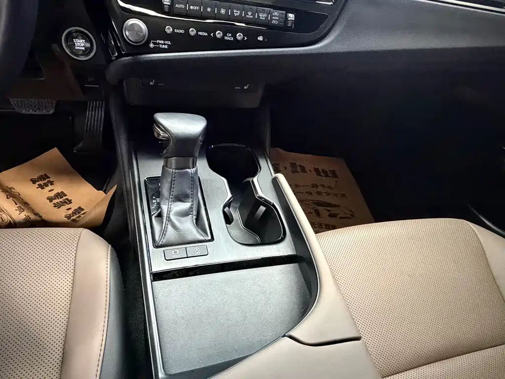 Lexus ES — миниатюра 4