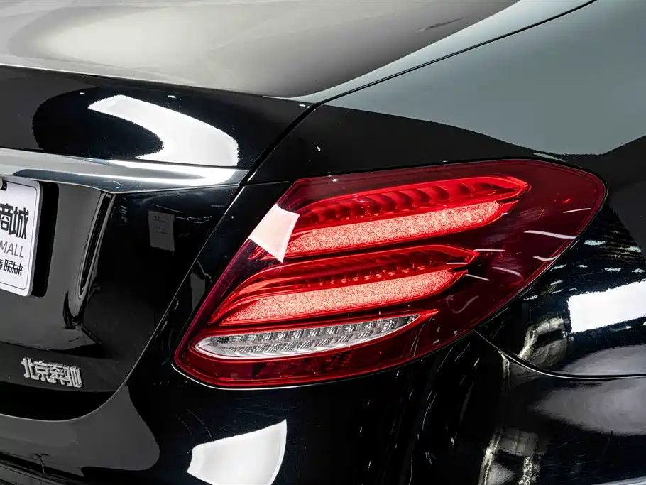 Mercedes-Benz E-Class — миниатюра 8