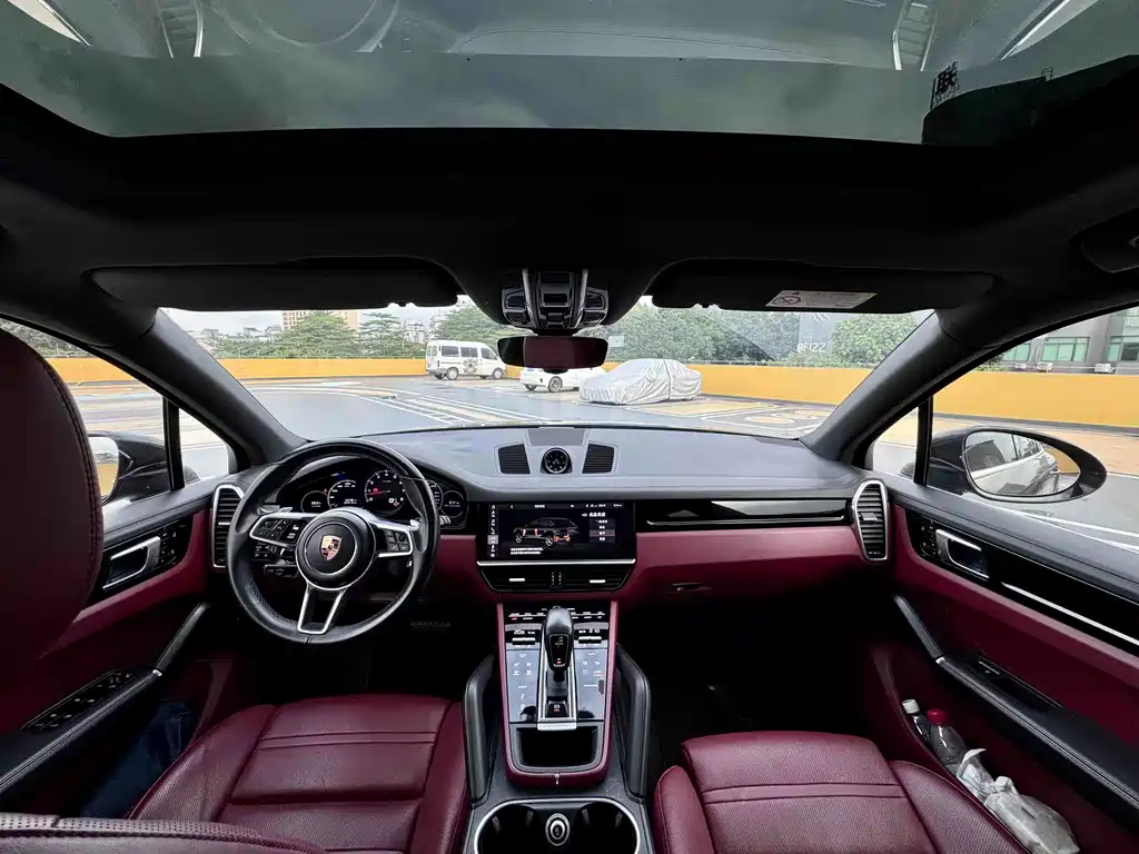 Porsche Cayenne — миниатюра 7