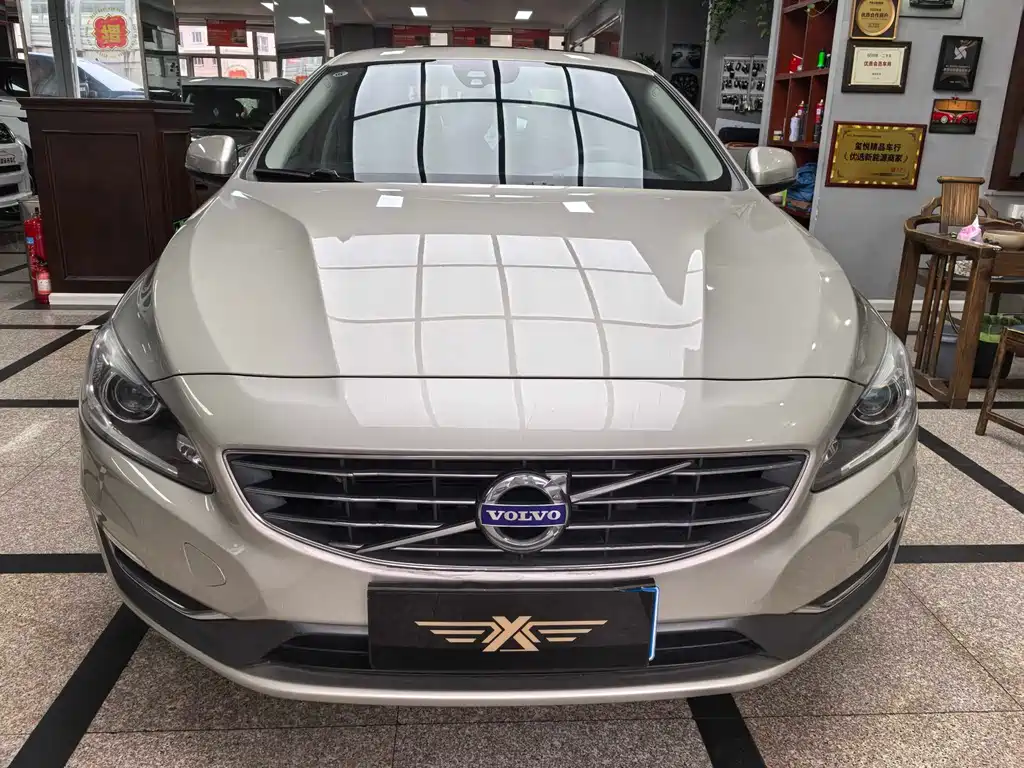 VOLVO  S60