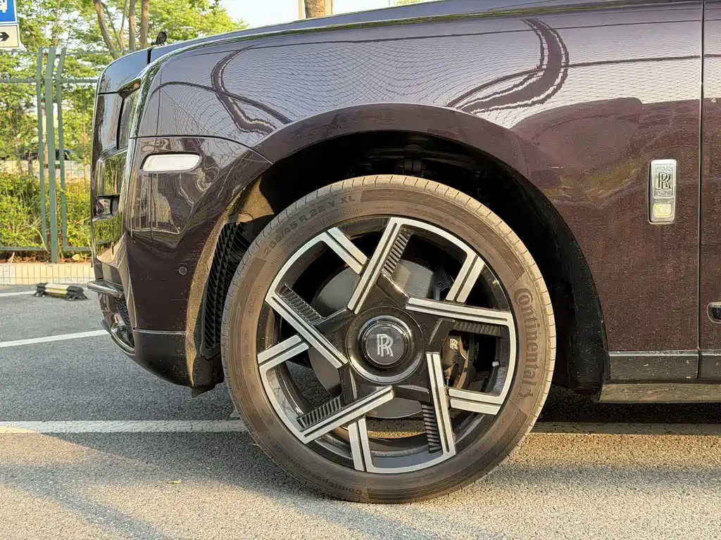Rolls-Royce Cullinan 2018 мест