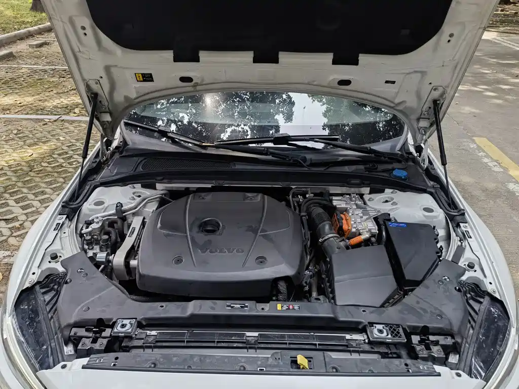 Volvo S60 PHEV — миниатюра 10