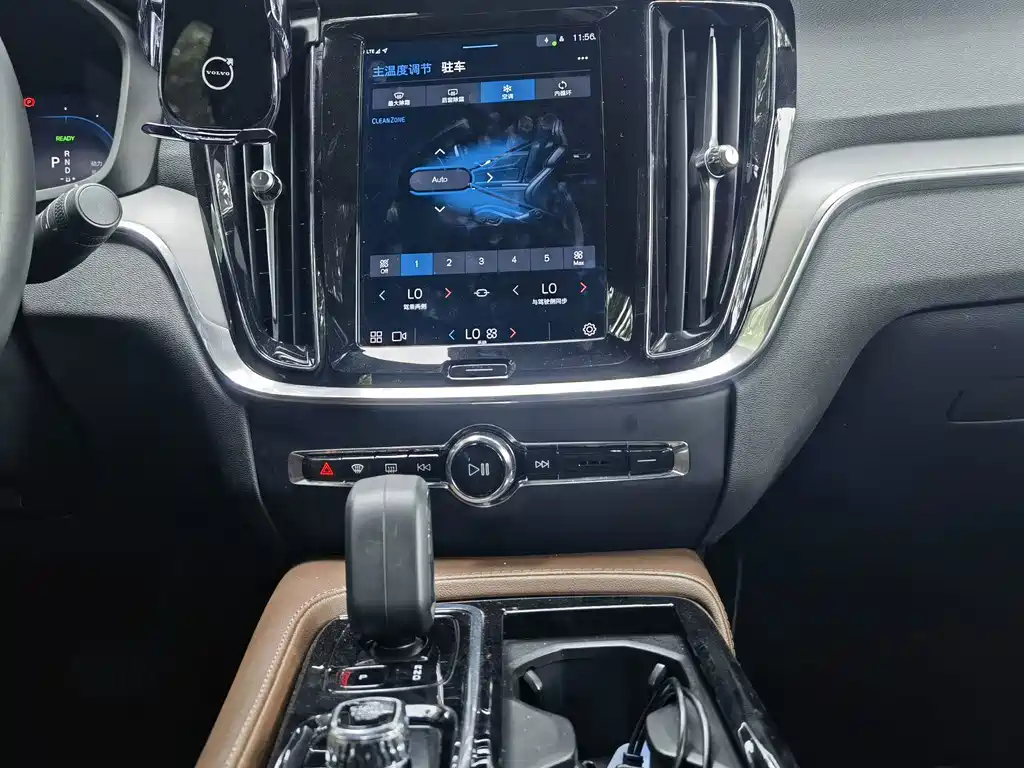 Volvo S60 PHEV — миниатюра 19