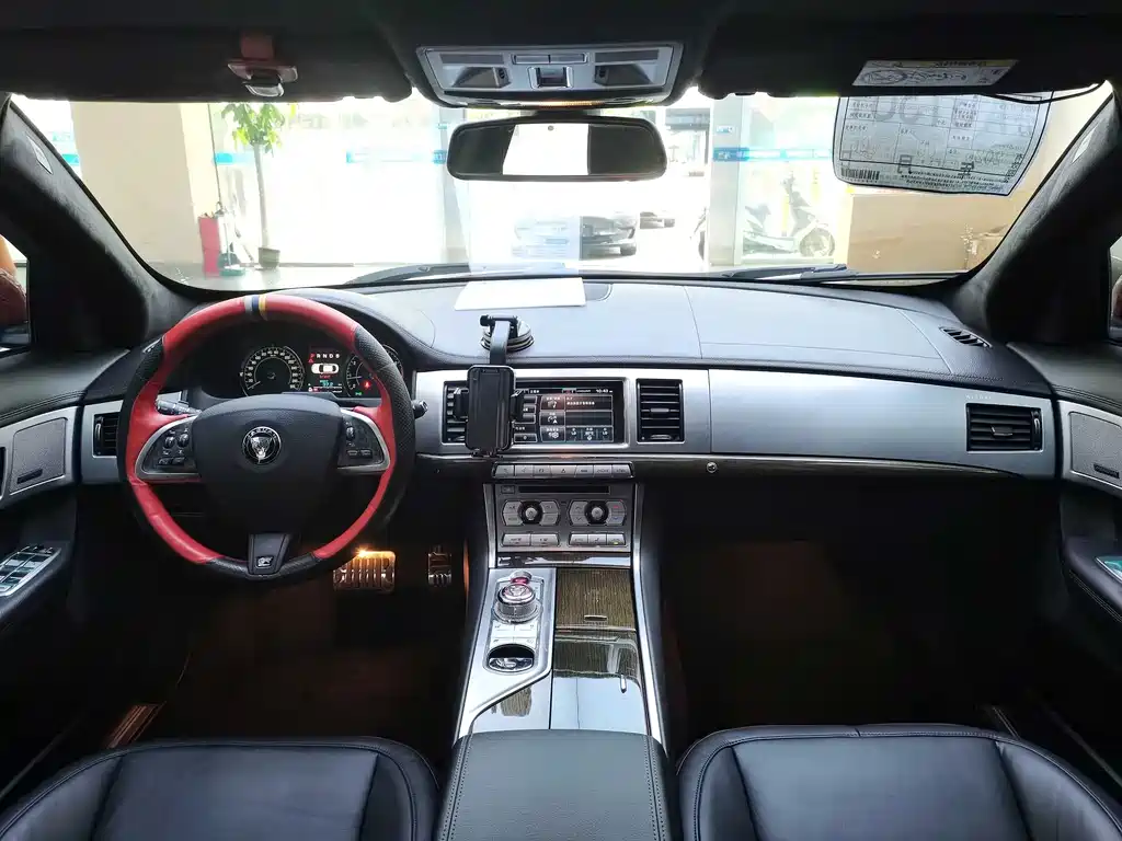 Jaguar XF — миниатюра 12