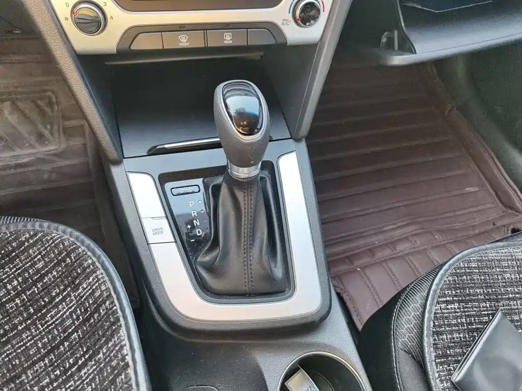 Hyundai Elantra — миниатюра 7