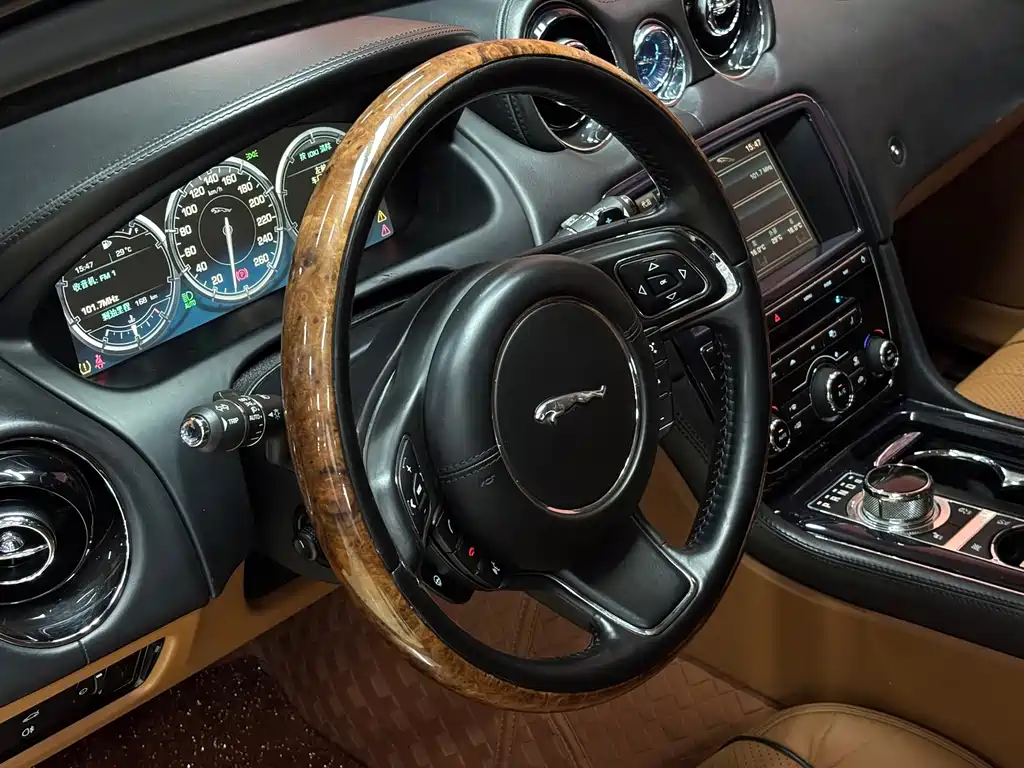 Jaguar XJ — миниатюра 6