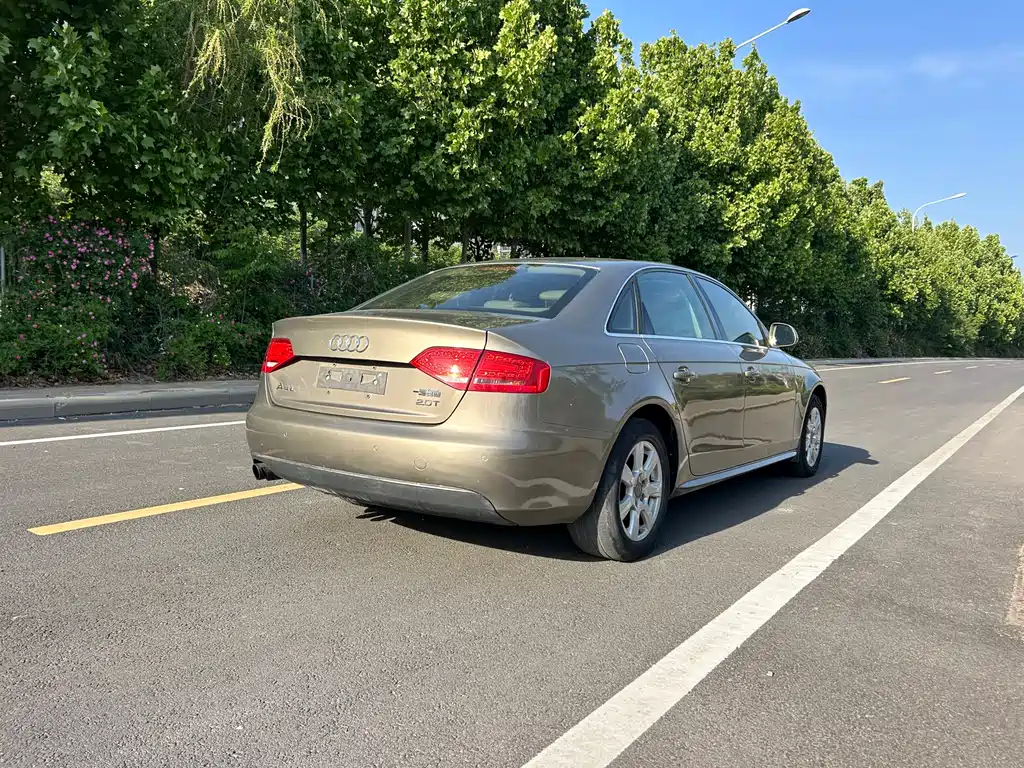 Audi A4L 2011 2.0 TFSI