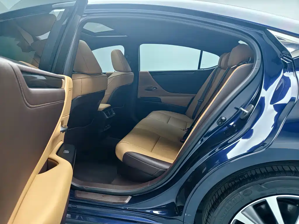 Lexus ES — миниатюра 16