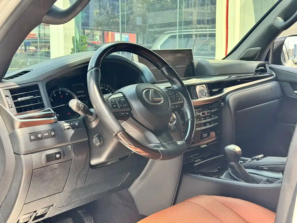 Lexus LX — миниатюра 10