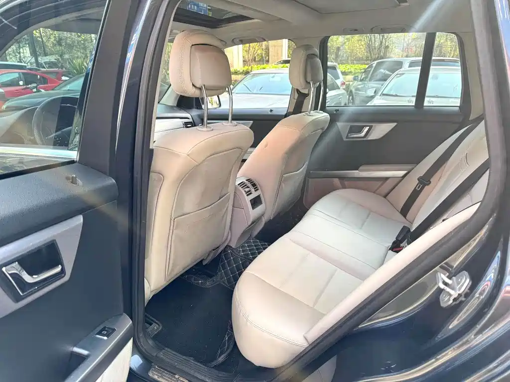 Mercedes-Benz GLK-Class (Import) — миниатюра 7