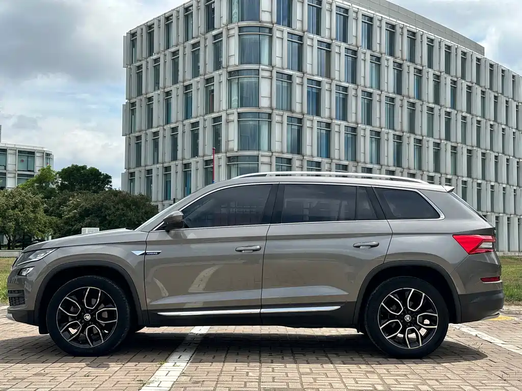 Skoda Kodiaq 2017 TSI330 7 мест Luxury