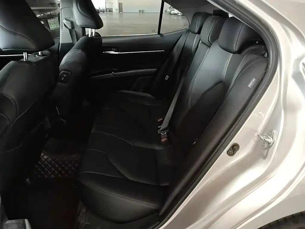 Toyota Camry — миниатюра 17