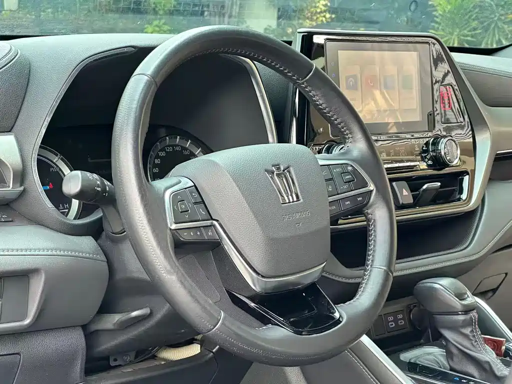 Toyota Crown Kluger — миниатюра 10