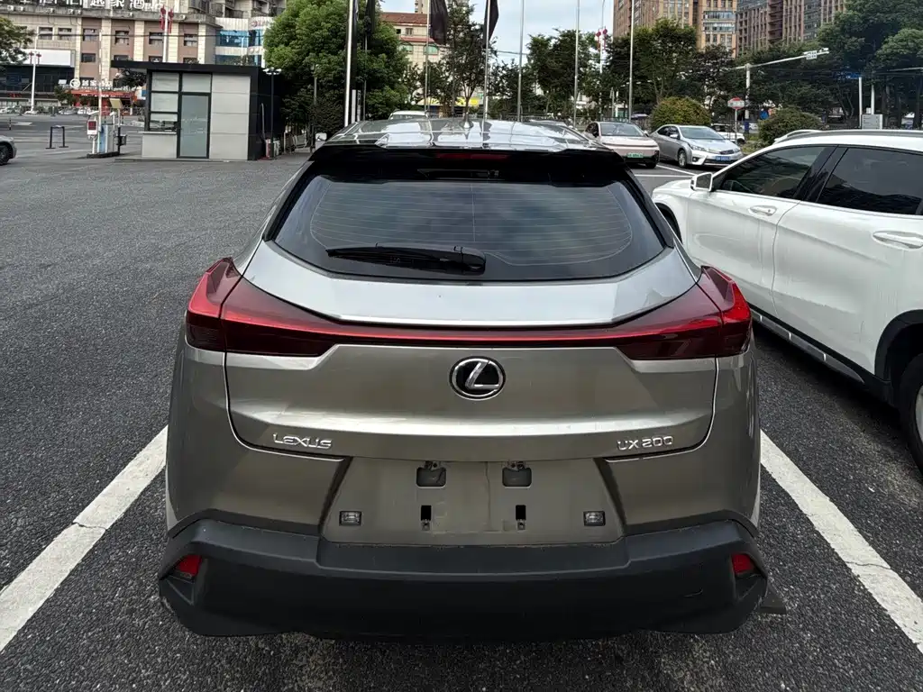 Lexus UX 2020 200