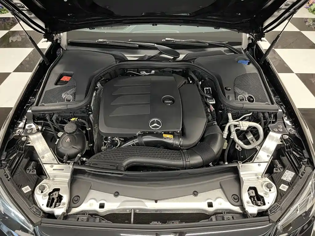 Mercedes-Benz E-Class — миниатюра 12