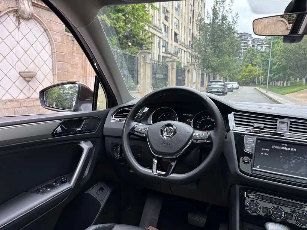Volkswagen Tiguan L L 2018 380TSI AT Luxury