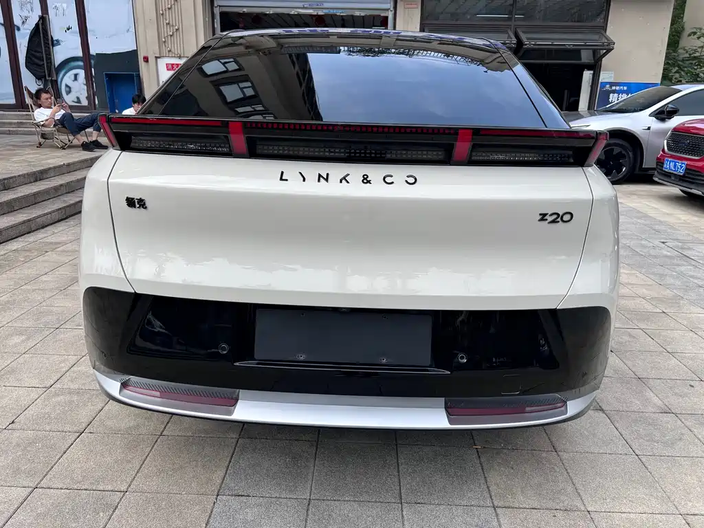 Lynk & Co 20 — миниатюра 6
