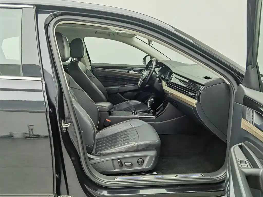 Volkswagen Passat PHEV — миниатюра 23