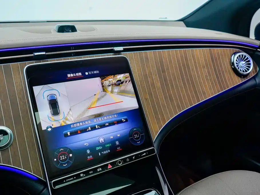 Mercedes-Benz EQE SUV — миниатюра 18