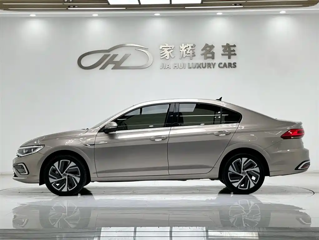 Volkswagen Bora 2023 300TSI DSG